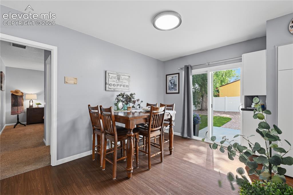 Image 15 of 27: Dining Area