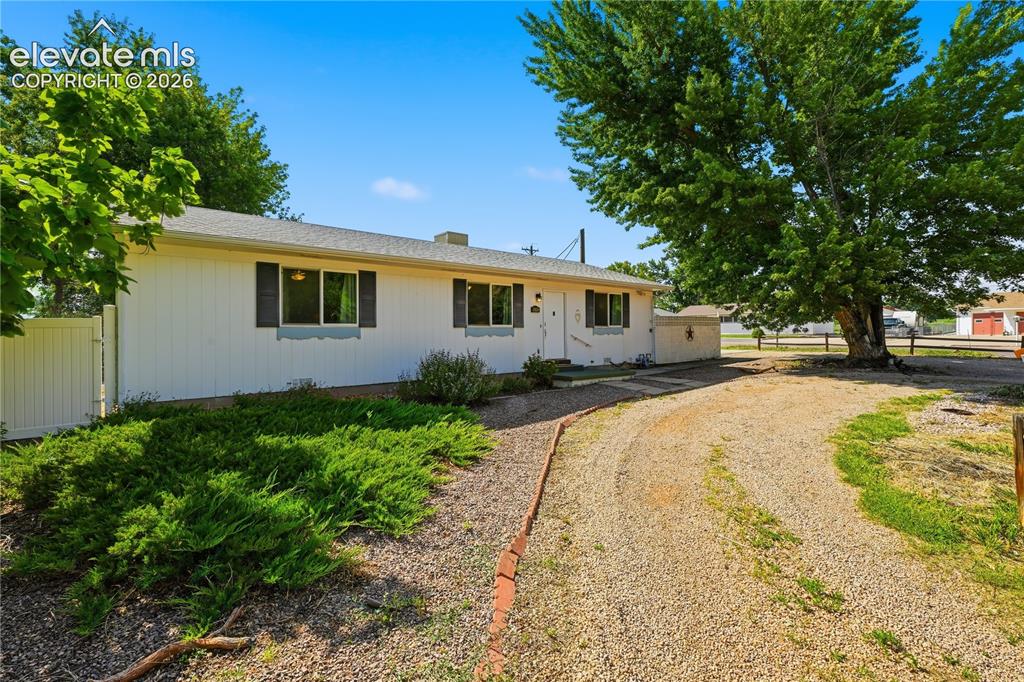 Image 3 of 27: Half moon pull-through driveway offers easy in-and-out access with plenty o