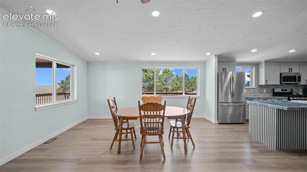 Image 12 of 44: Dining Area