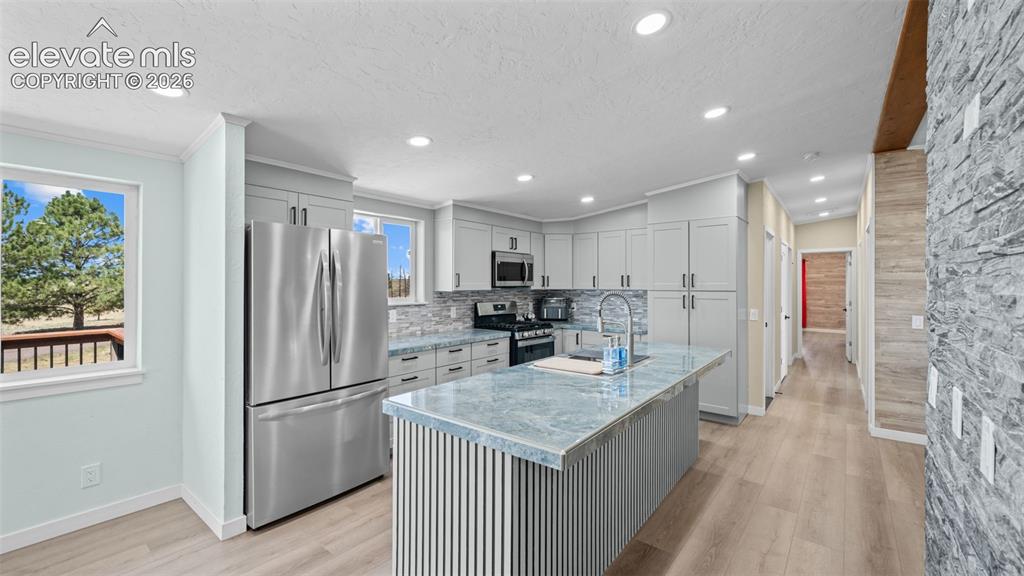 Image 13 of 44: Kitchen