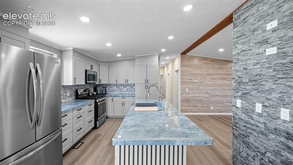Image 14 of 44: Kitchen