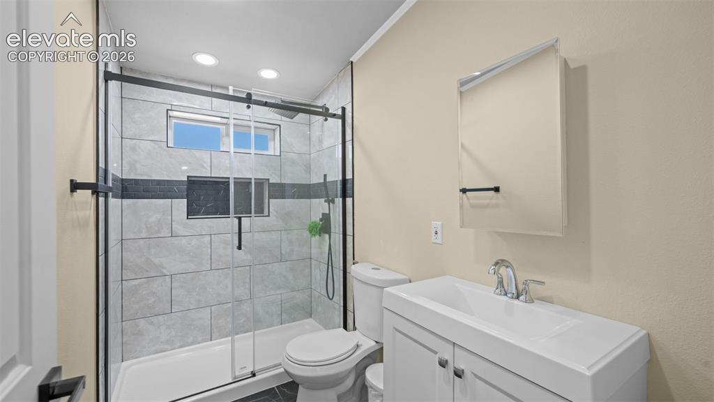 Image 17 of 44: Bathroom