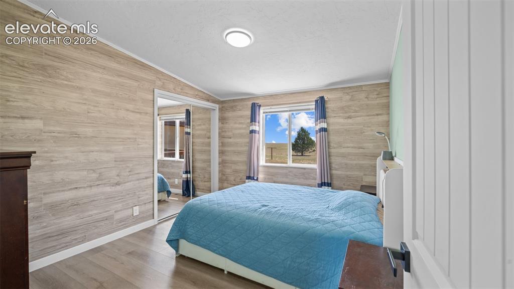 Image 19 of 44: Bedroom