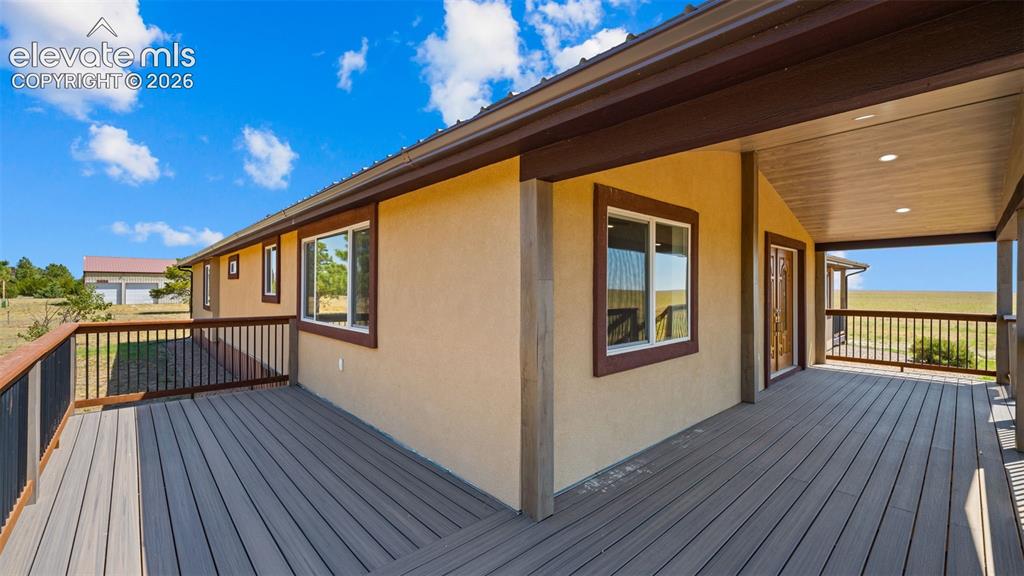 Image 5 of 44: Deck