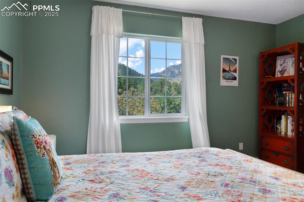 Image 18 of 39: Bedroom