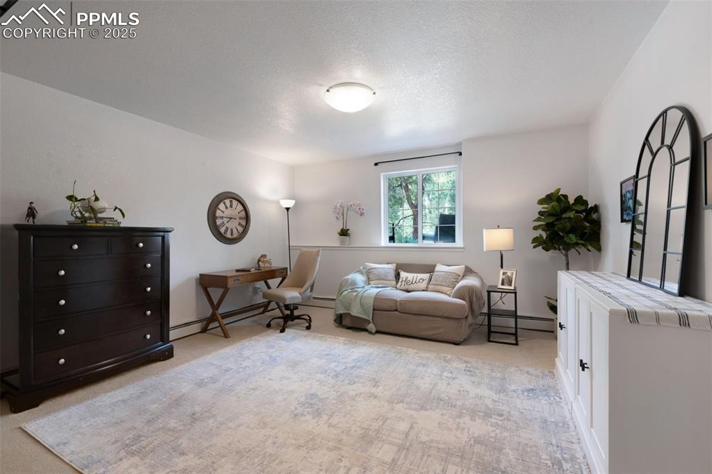 Image 25 of 39: Office