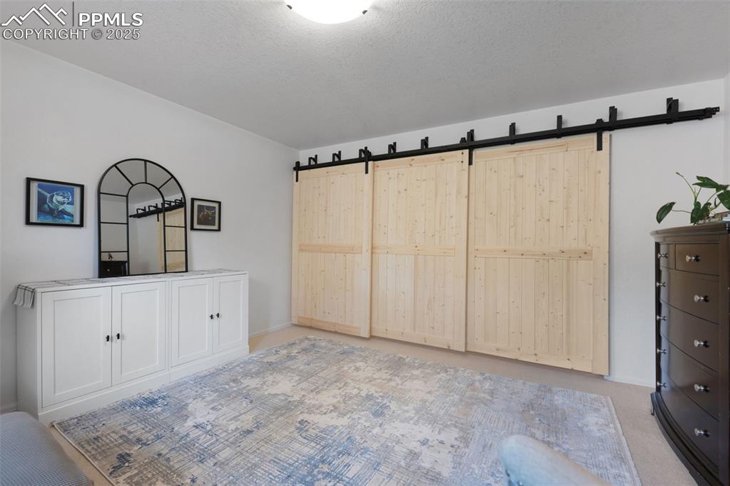 Image 27 of 39: Office