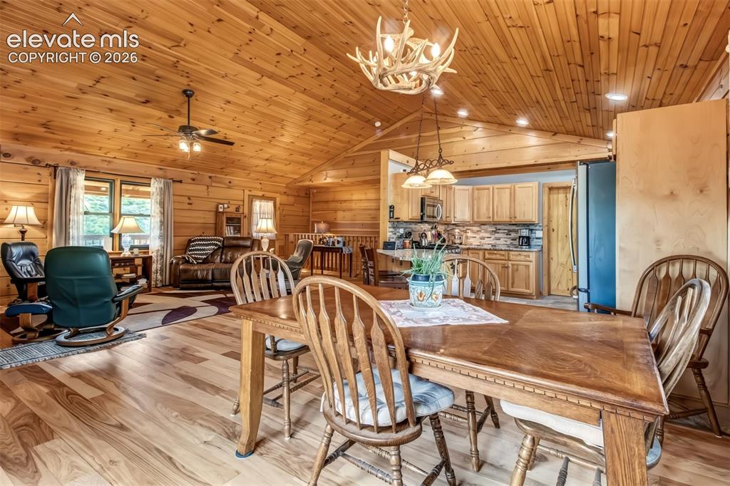 Image 11 of 49: Dining Area