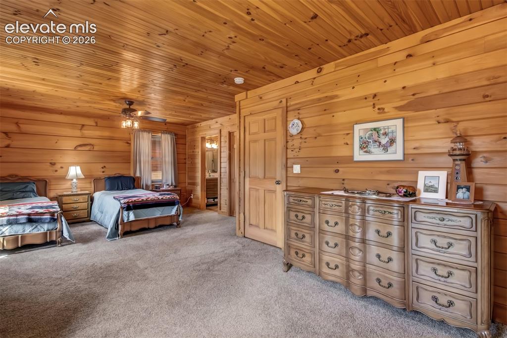 Image 17 of 49: Bedroom