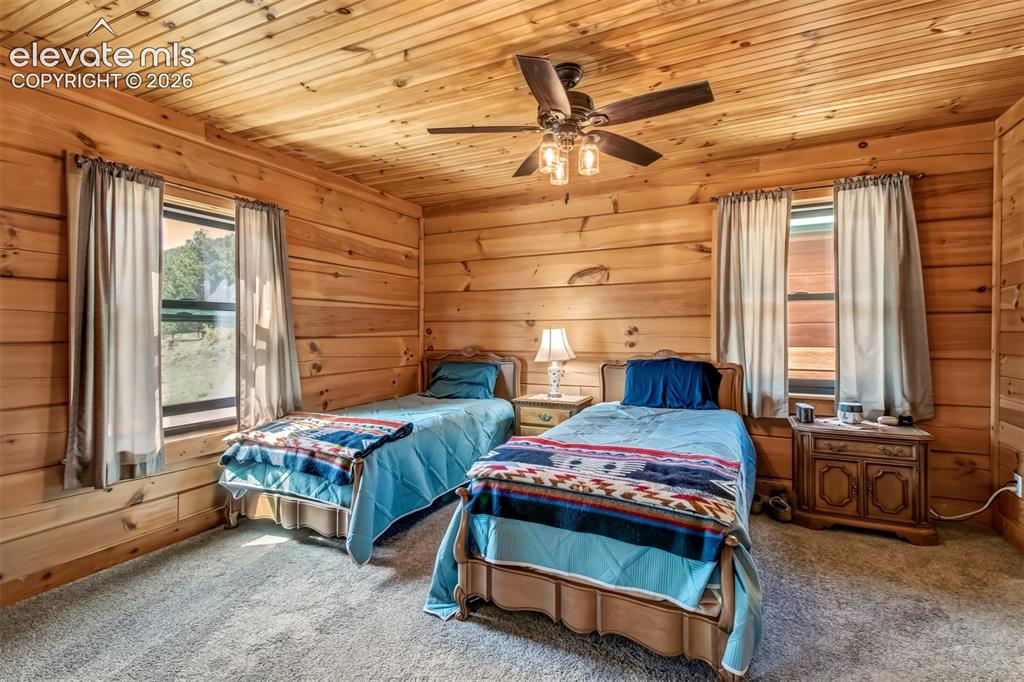 Image 18 of 49: Bedroom