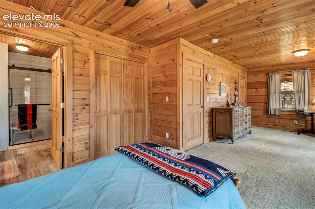 Image 19 of 49: Bedroom