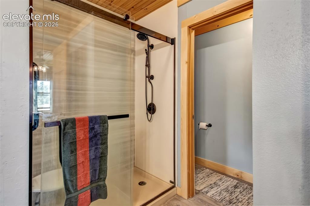 Image 20 of 49: Bathroom