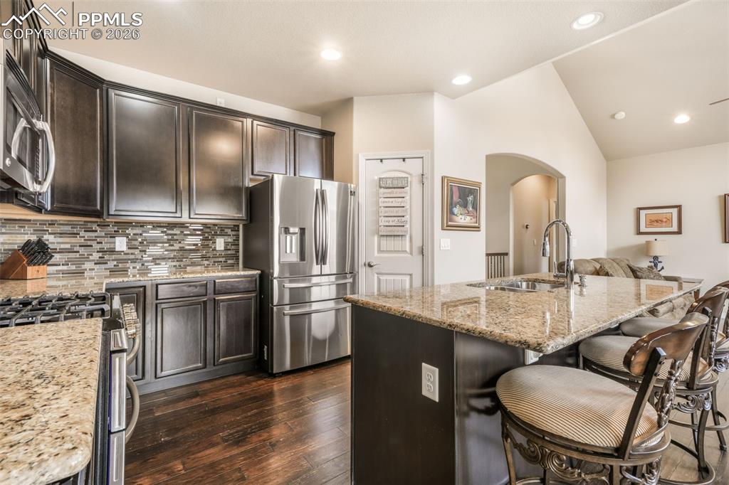 Image 15 of 50: Kitchen