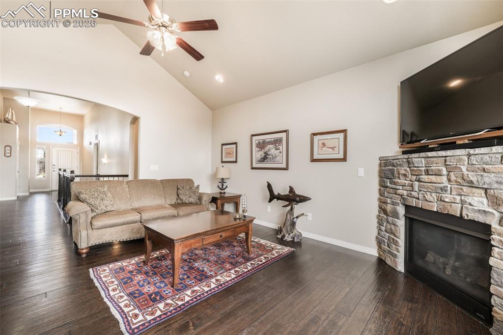 Image 21 of 50: Main living room