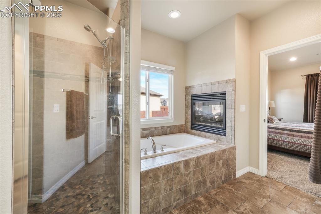 Image 30 of 50: Master bathroom