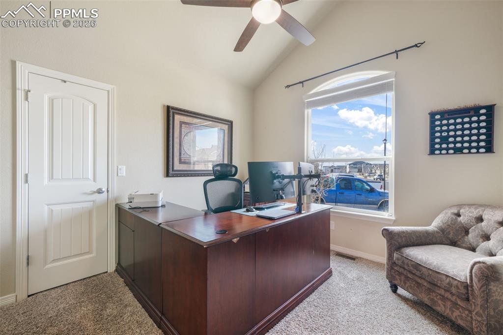 Image 6 of 50: Entryway