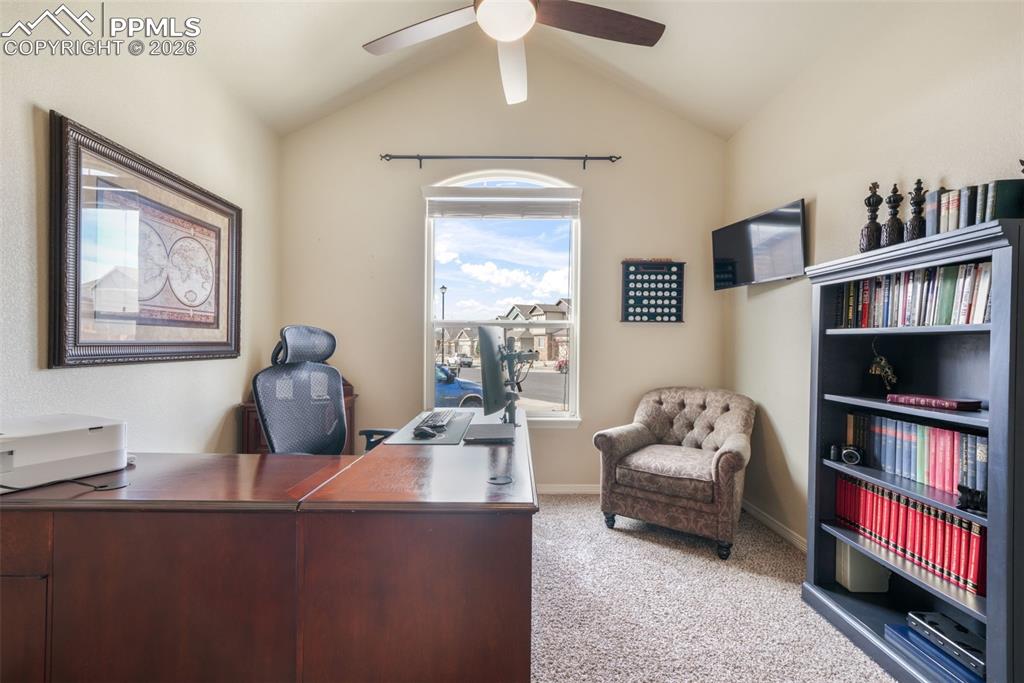 Image 7 of 50: Entryway alternate view