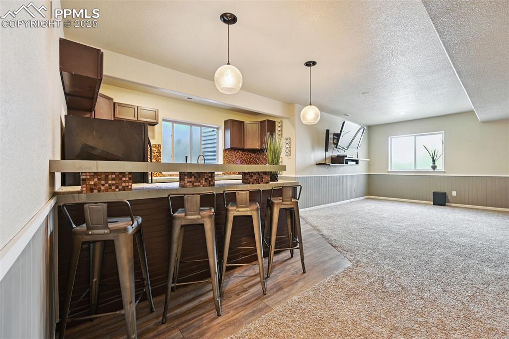 Image 17 of 46: Kitchen