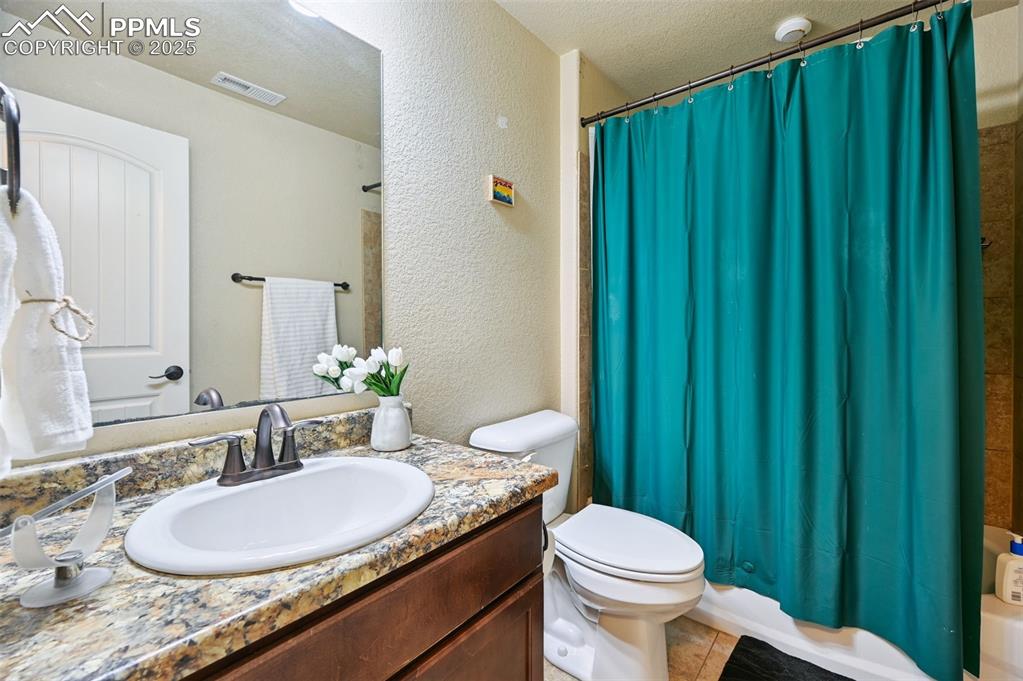 Image 24 of 46: Bathroom