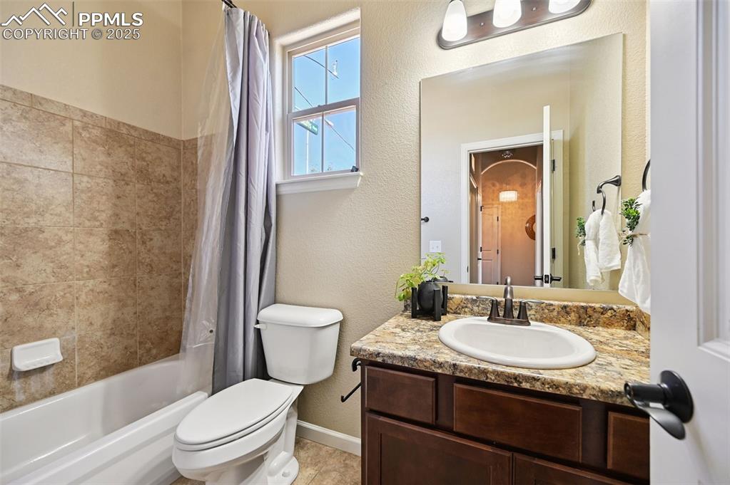 Image 29 of 46: Bathroom