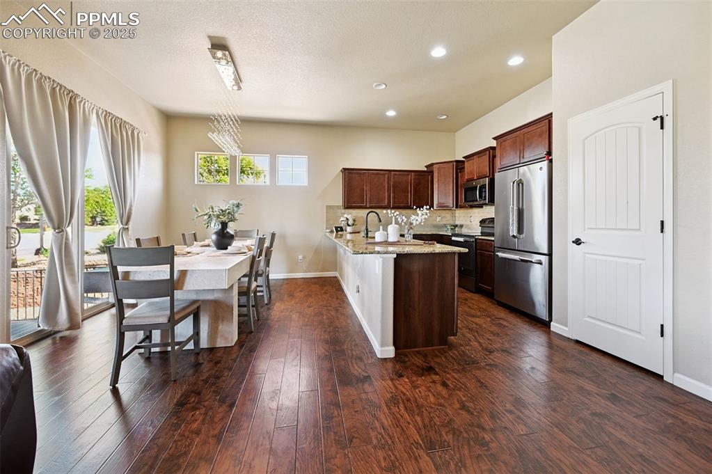 Image 3 of 46: Kitchen