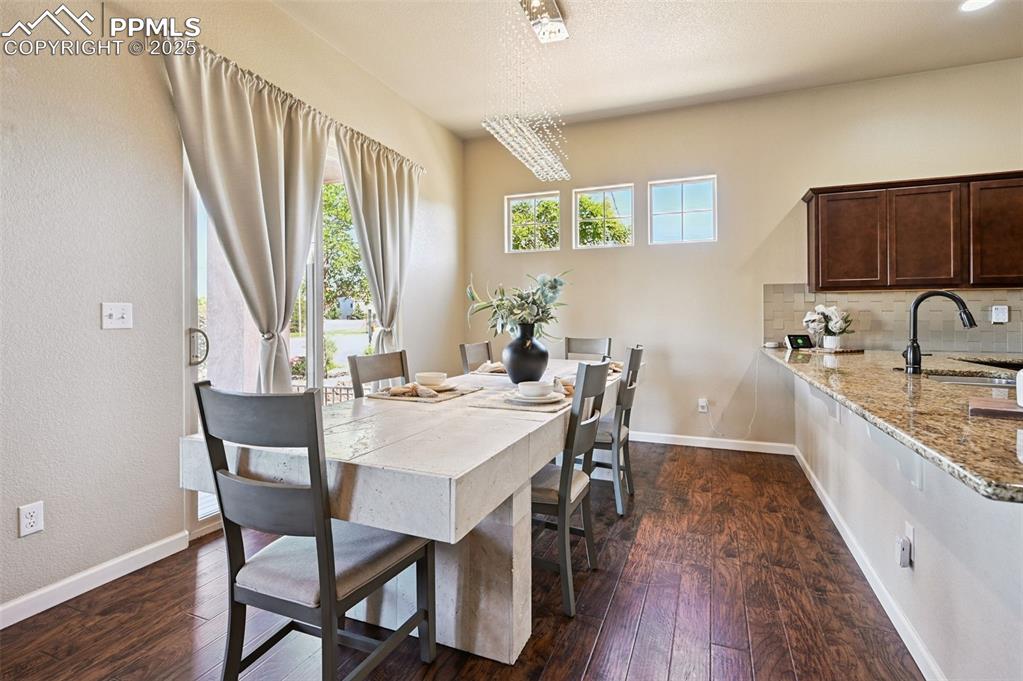 Image 7 of 46: Dining Area