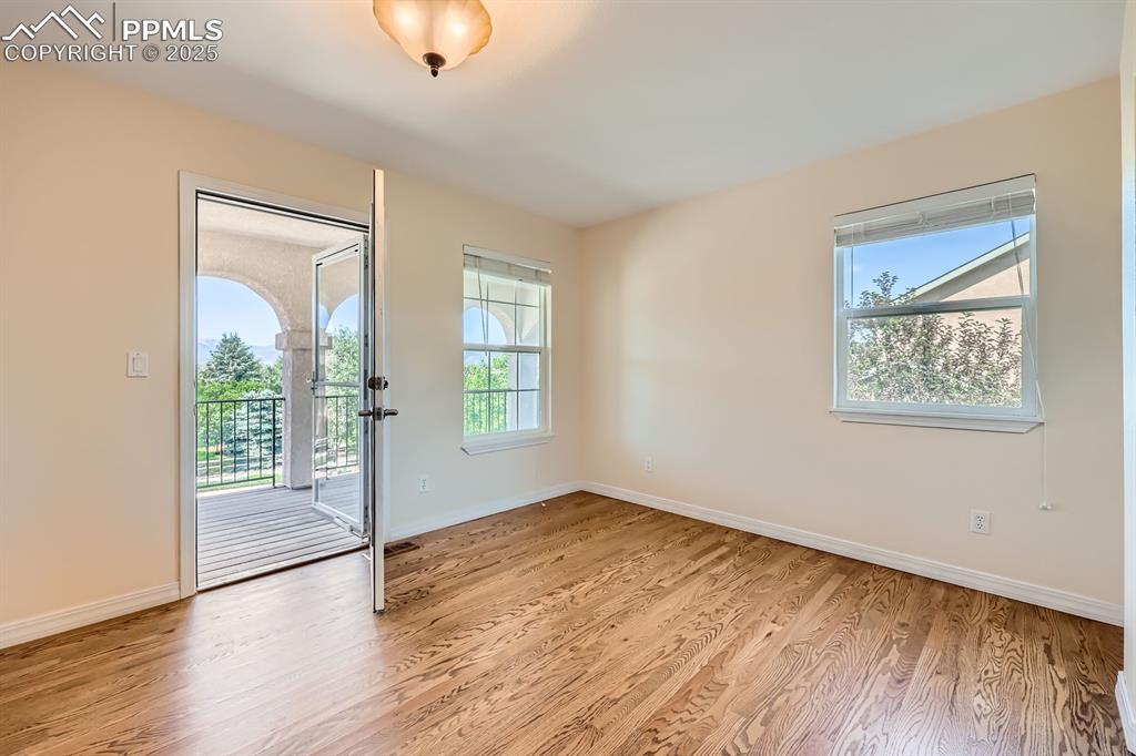 Image 22 of 48: Primary bedroom sitting area/alcove with access to upper level deck