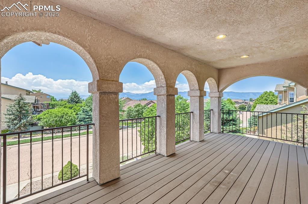 Image 23 of 48: Upper level deck, Pike