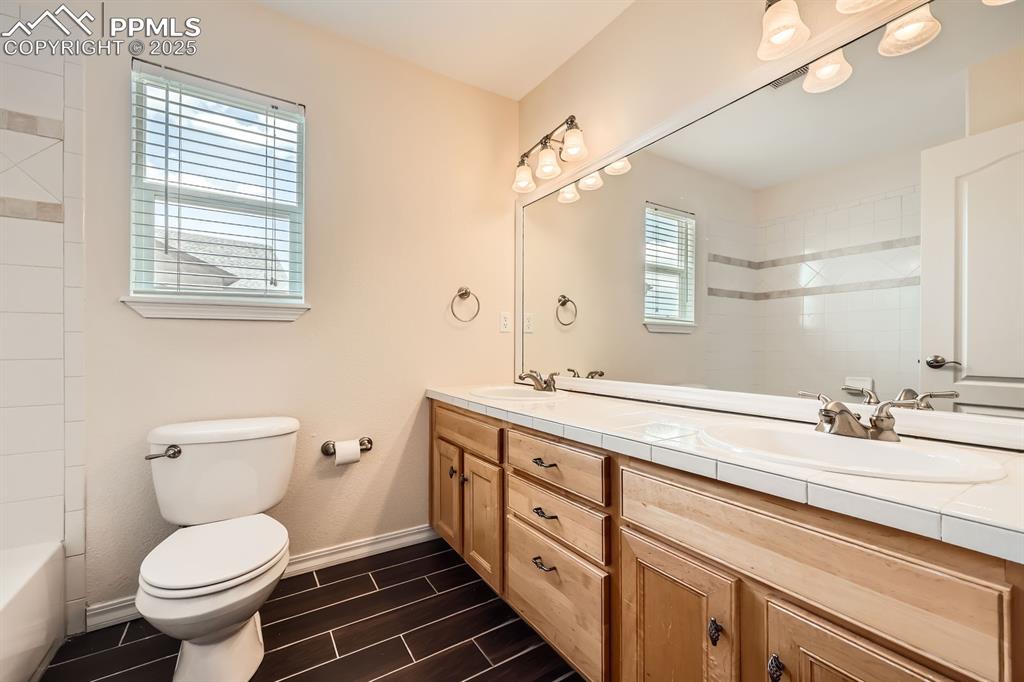 Image 32 of 48: Upper level hall bath
