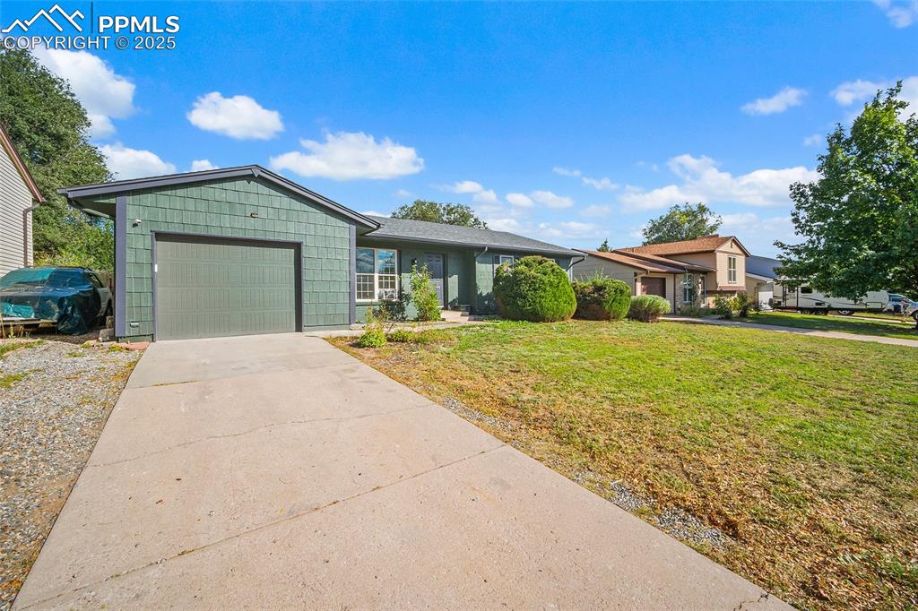 Image 3 of 38: Ranch-style house with one car garage