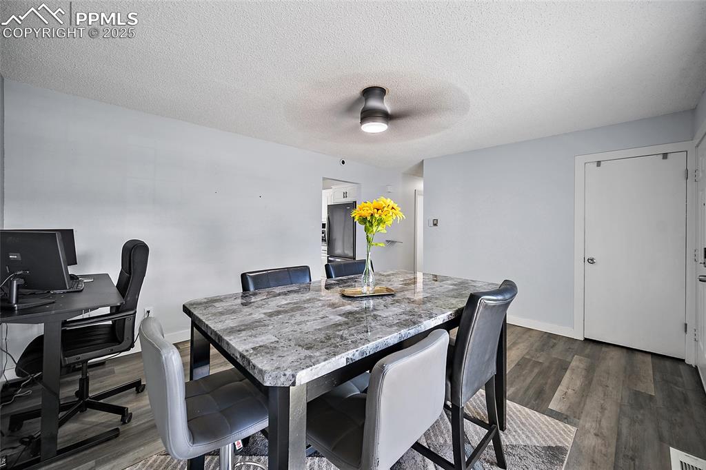 Image 6 of 38: Family room