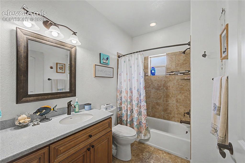 Image 13 of 42: Bathroom
