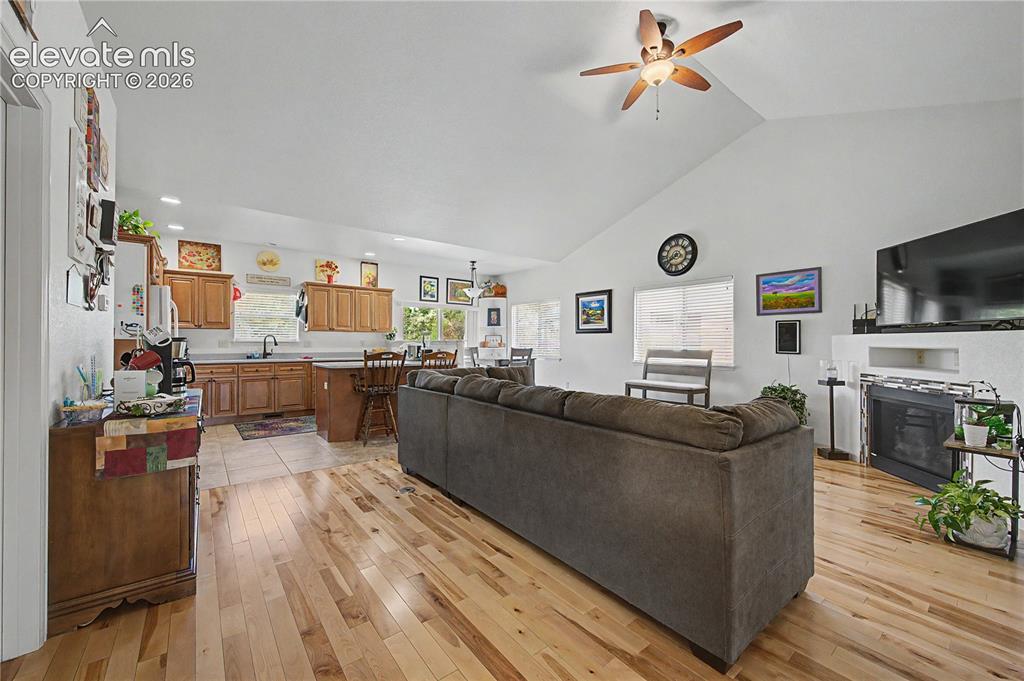 Image 15 of 42: Living Room