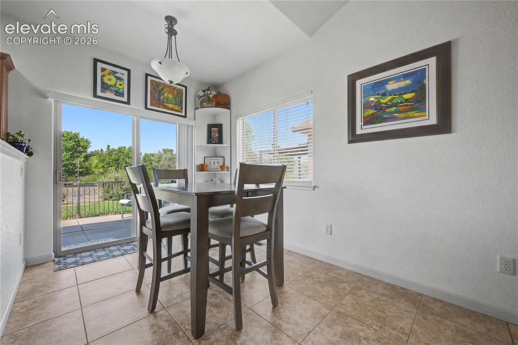 Image 19 of 42: Dining Area