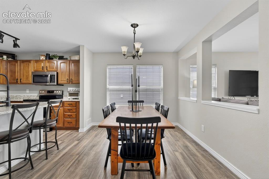 Image 10 of 37: Dining Area