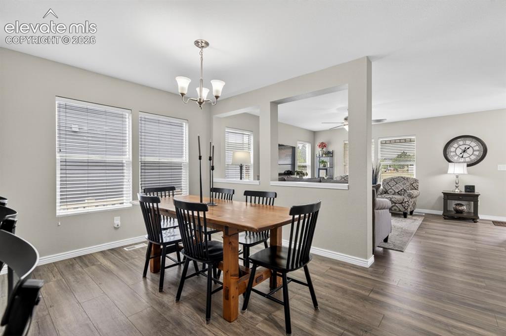 Image 11 of 37: Dining Area