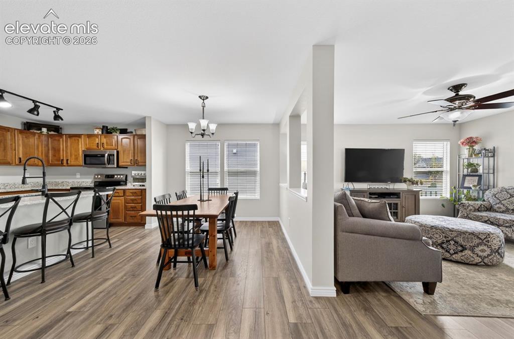 Image 15 of 37: Dining Area
