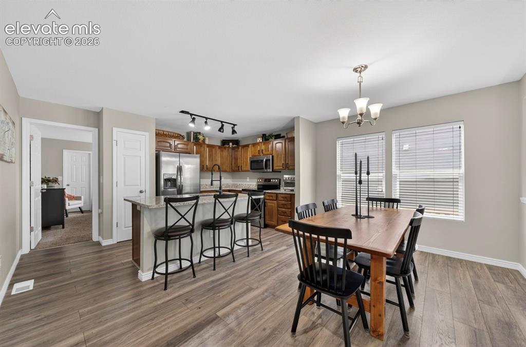 Image 16 of 37: Dining Area