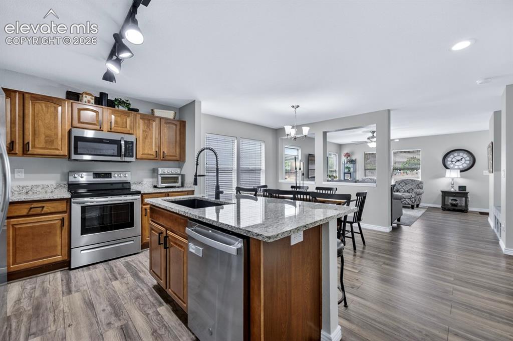 Image 17 of 37: Kitchen