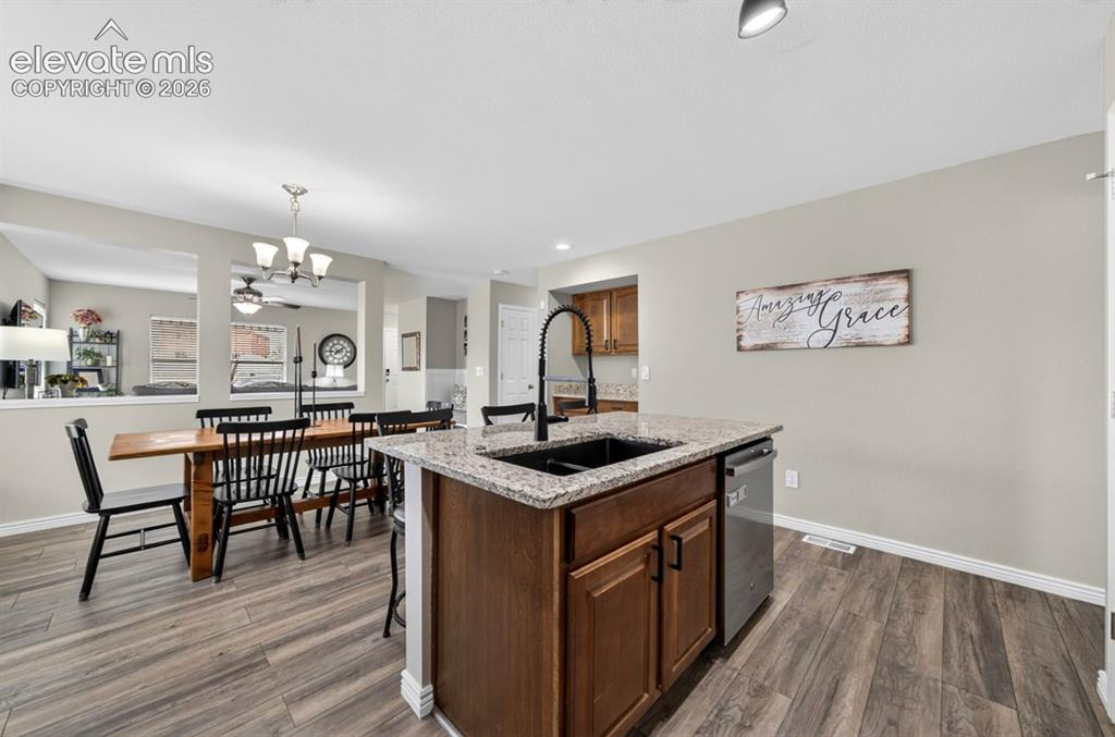 Image 18 of 37: Kitchen