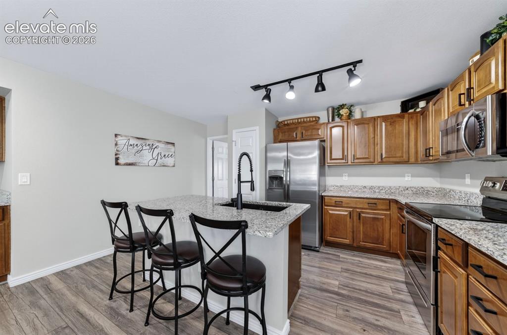 Image 19 of 37: Kitchen