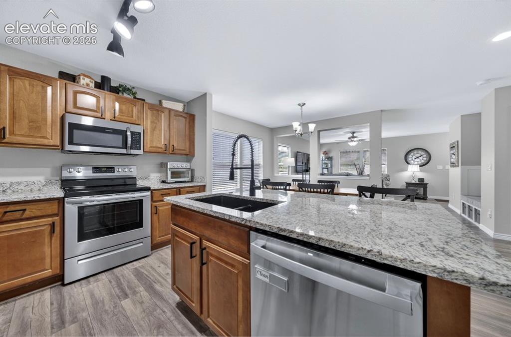 Image 22 of 37: Kitchen
