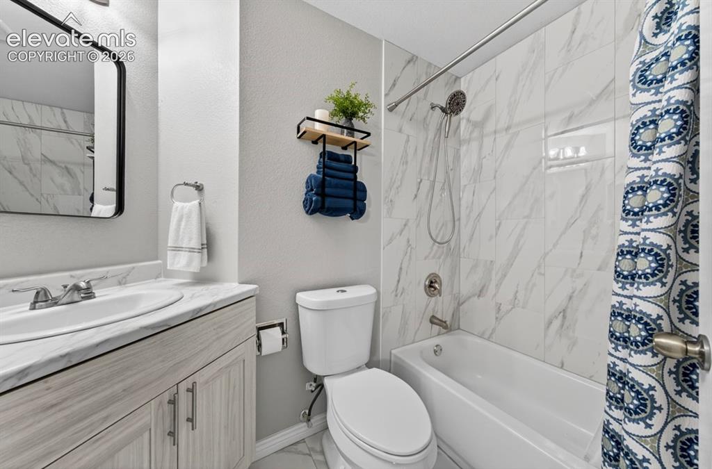 Image 35 of 37: Bathroom