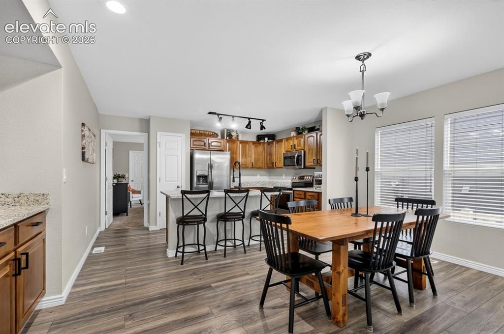 Image 8 of 37: Dining Area