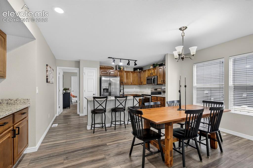 Image 9 of 37: Dining Area