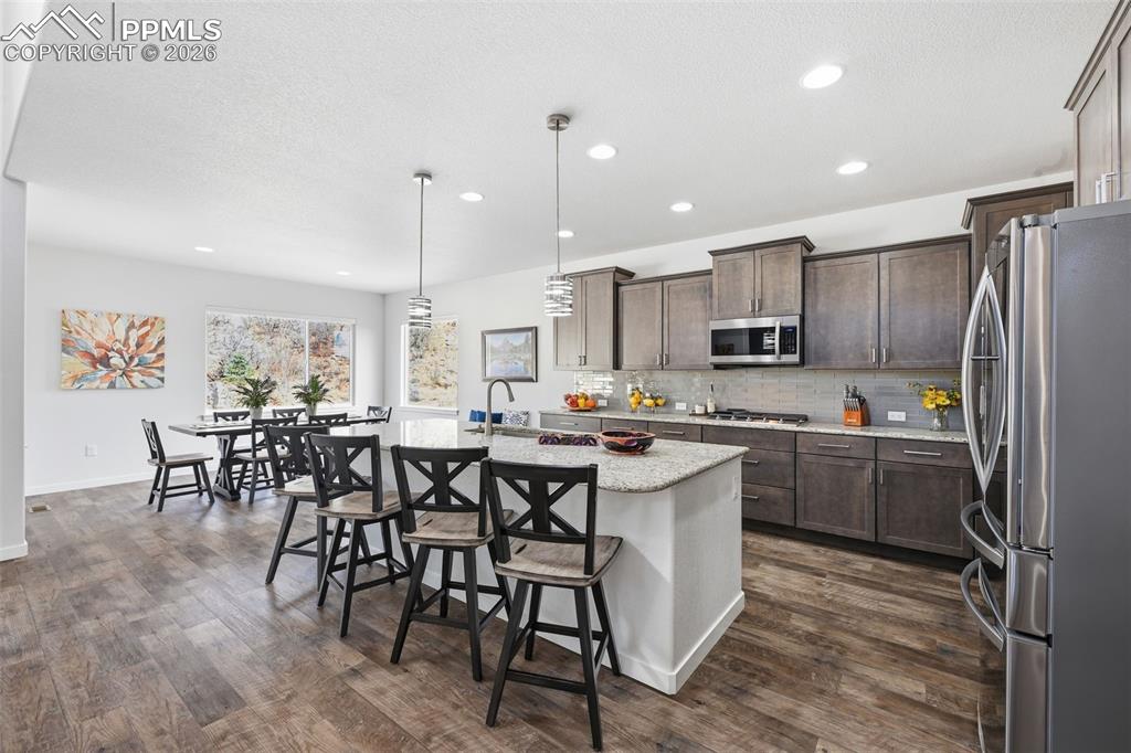 Image 13 of 50: Kitchen