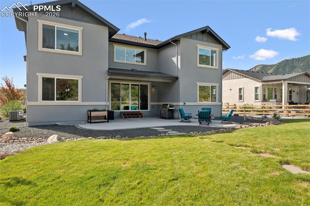 Image 18 of 50: Back of Structure