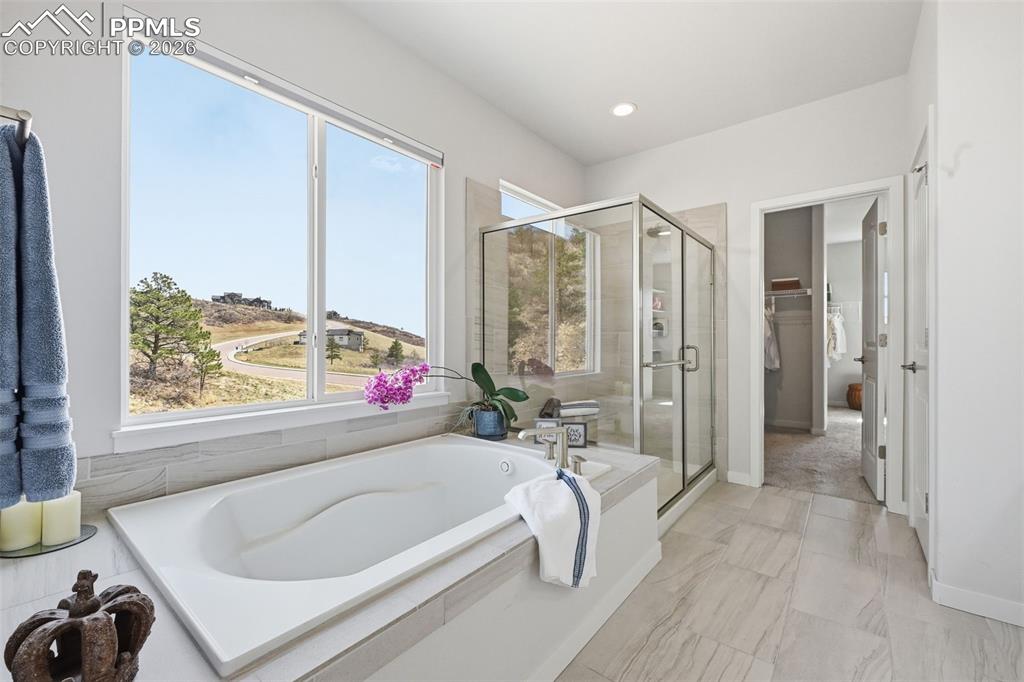 Image 20 of 50: Bathroom