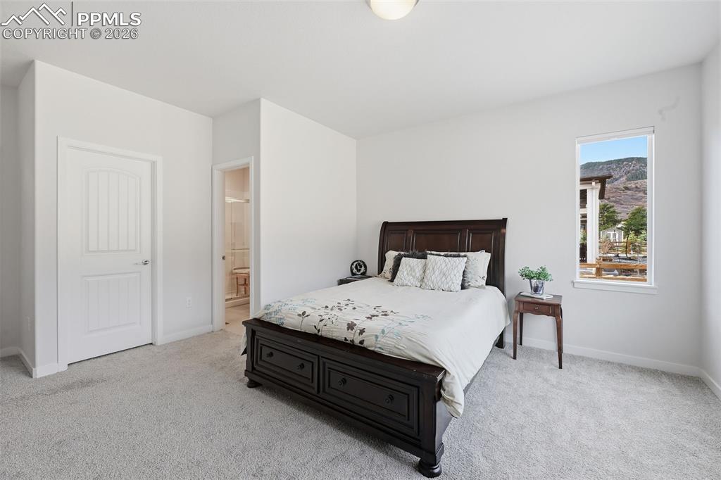 Image 24 of 50: Bedroom