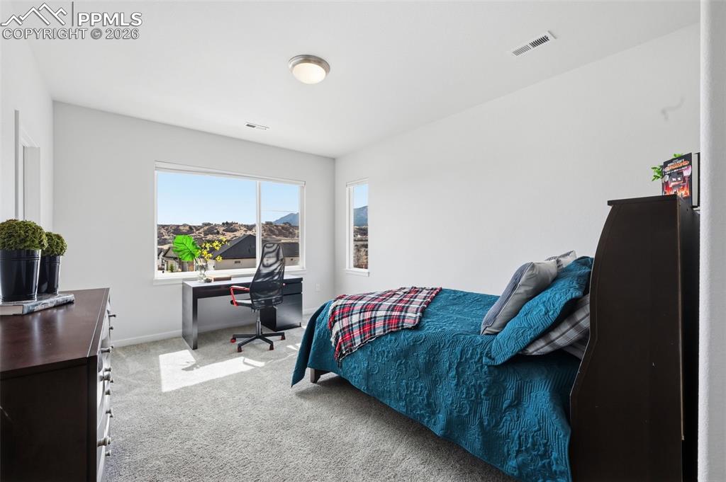 Image 25 of 50: Bedroom